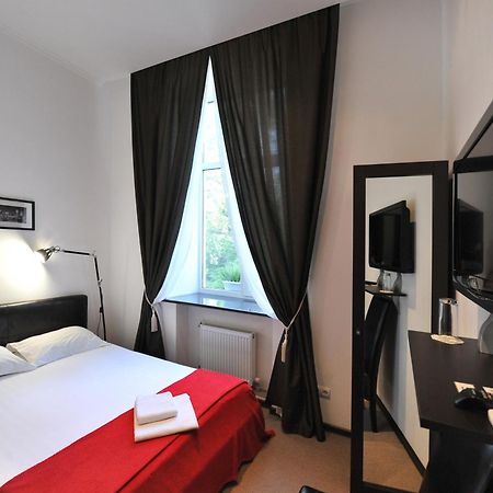 Hotel Reno On Deribasovskaya オデッサ エクステリア 写真