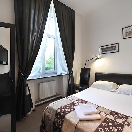 Hotel Reno On Deribasovskaya オデッサ エクステリア 写真