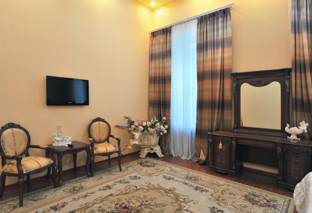 Hotel Reno On Deribasovskaya オデッサ エクステリア 写真