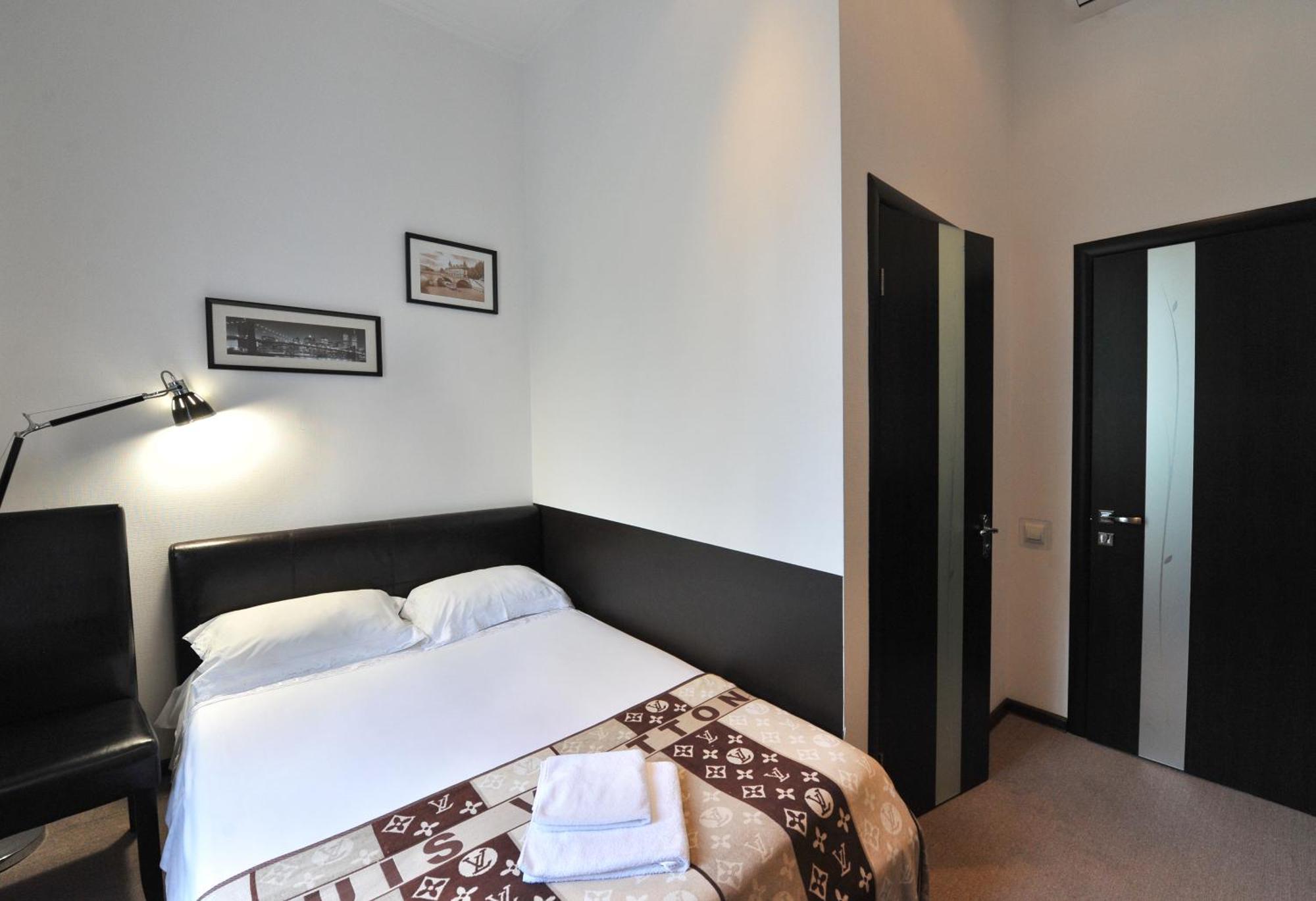 Hotel Reno On Deribasovskaya オデッサ エクステリア 写真