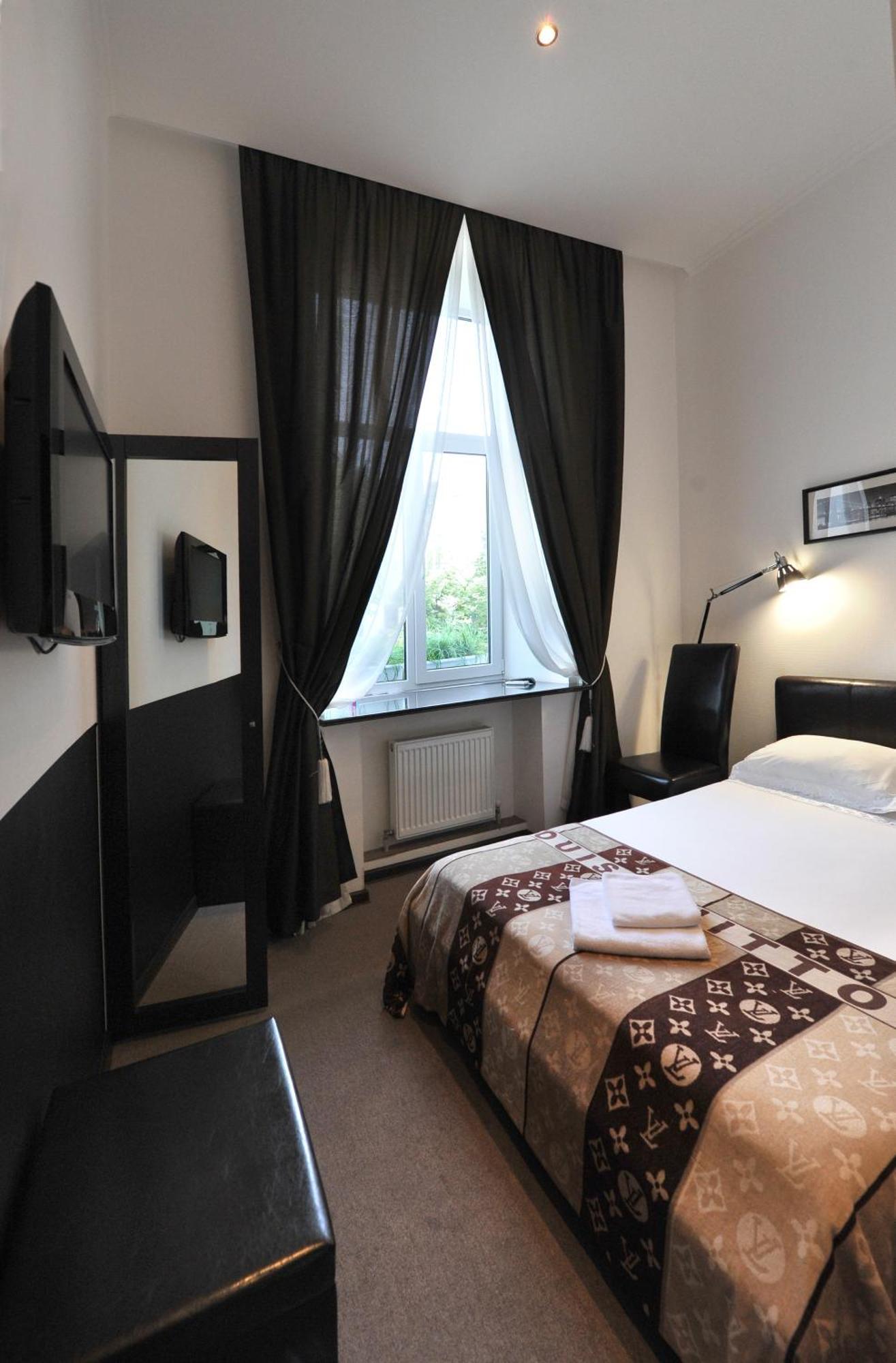 Hotel Reno On Deribasovskaya オデッサ エクステリア 写真