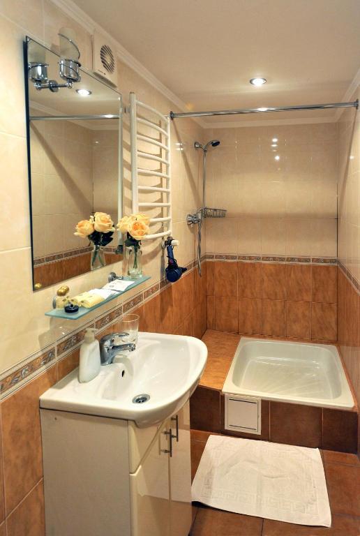 Hotel Reno On Deribasovskaya オデッサ 部屋 写真
