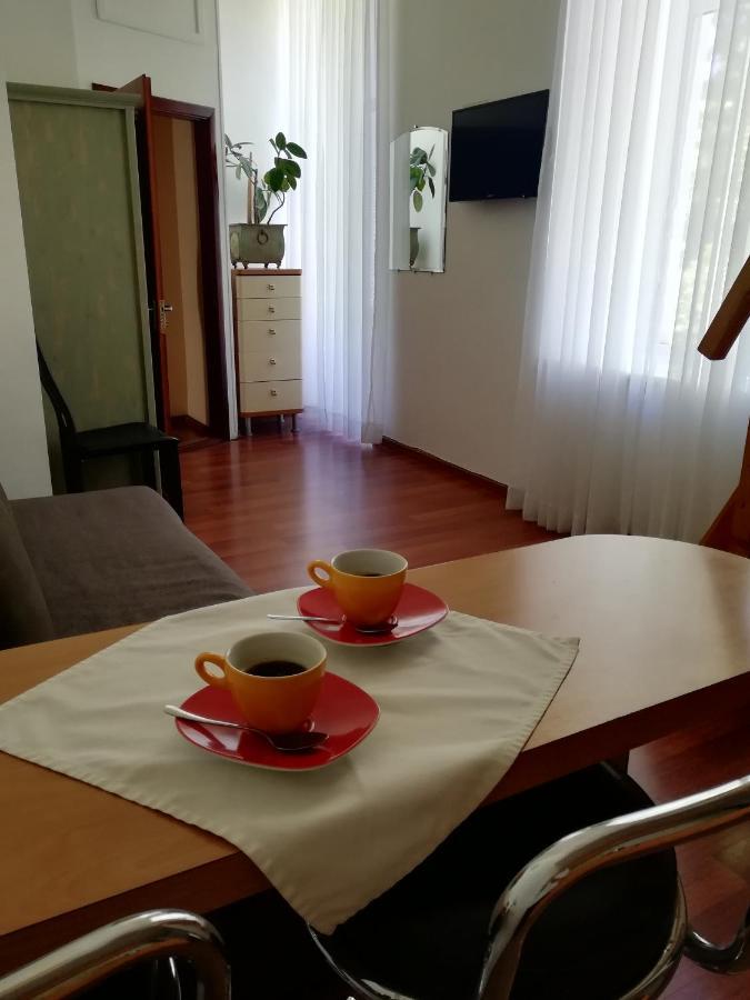Hotel Reno On Deribasovskaya オデッサ エクステリア 写真