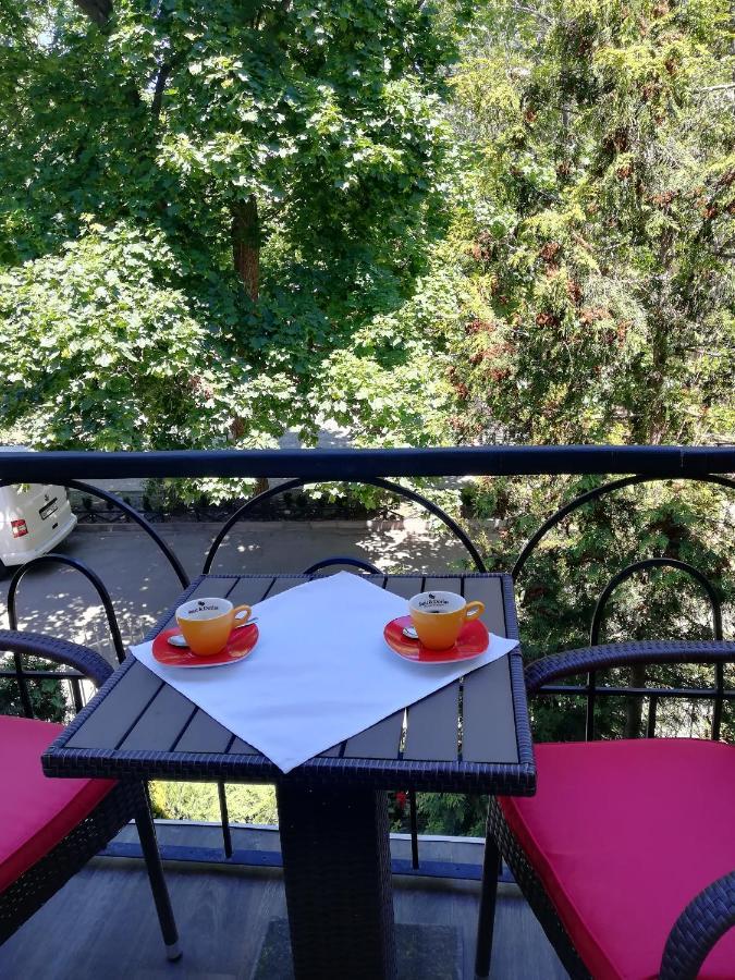Hotel Reno On Deribasovskaya オデッサ エクステリア 写真